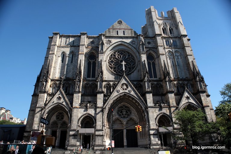 Cathedral of Saint John the Divine 01