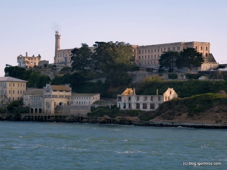 Wyspa Alcatraz, Zbliżenie